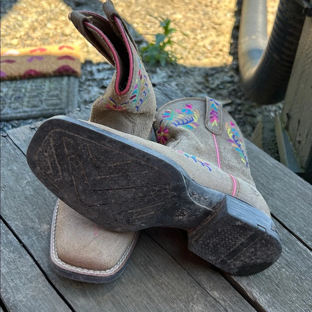 ARIAT “Wiggle Room” kids western boots sz: 2.5 - floral embroidery - Picture 9 of 11